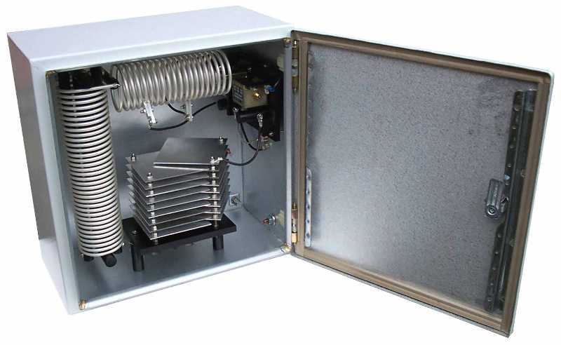 Avstbox.jpg (35565 bytes)
